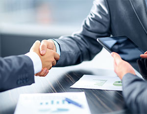 hands shaking over a deal with Small Business Insurance in Oklahoma City